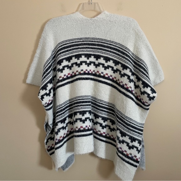 Anthropologie Akemi + Kin Olivia Western Aztec Poncho Cardigan One Size Comfy - Picture 3 of 9